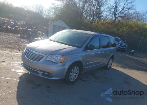 2015 Chrysler Town & Country Touring z USA, uszkodzony, nr VIN 2C4RC1BG7FR698443